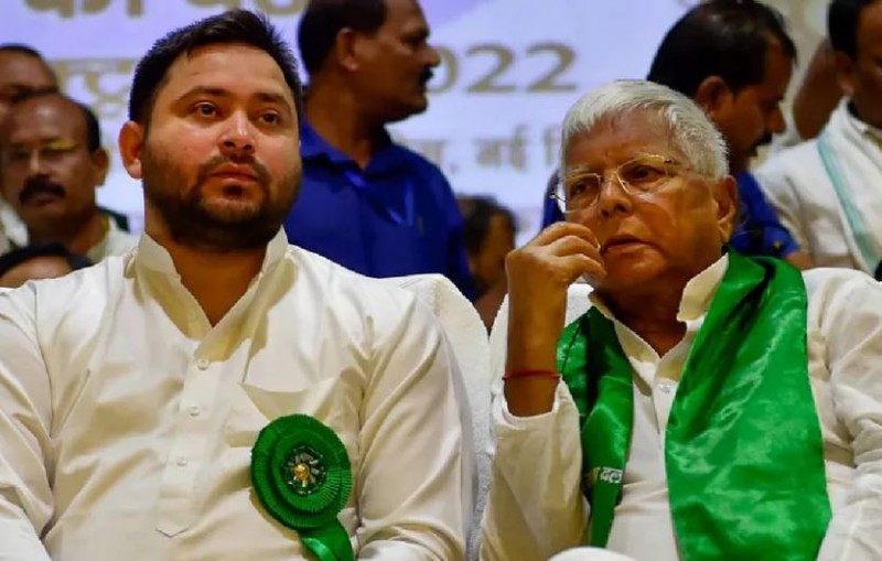 'Younger son Tejashwi will be my successor', says Lalu Yadav