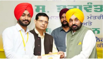 Punjab: CM Mann hands over appointment letters to PWD, PSPCL employees