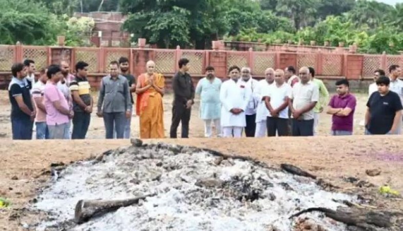 'आज पहली बार लगा, सूरज बिना सवेरा हुआ..', पिता मुलायम के गम में अखिलेश का ट्वीट