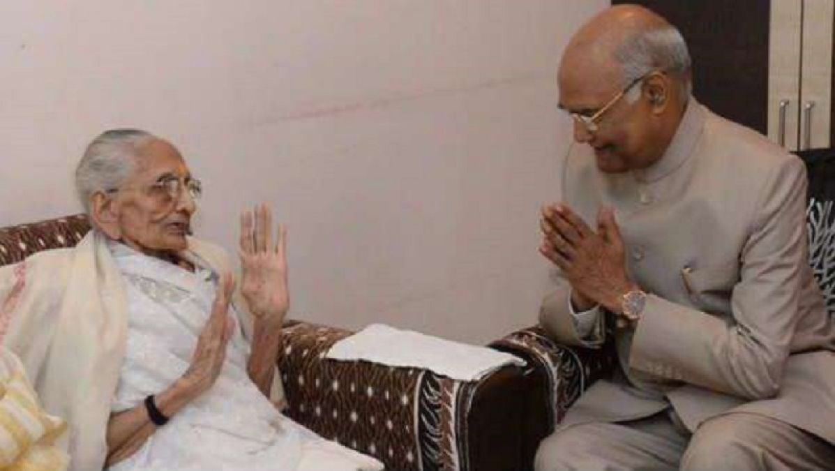 President Kovind met PM Modi's mother Hiraben, took blessings