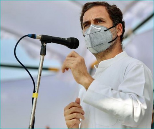 बिहार चुनाव: PM मोदी पर राहुल ने कसा तंज- 'ये झूठ बोलते हैं, मजदूरों को पैदल भगाया...'