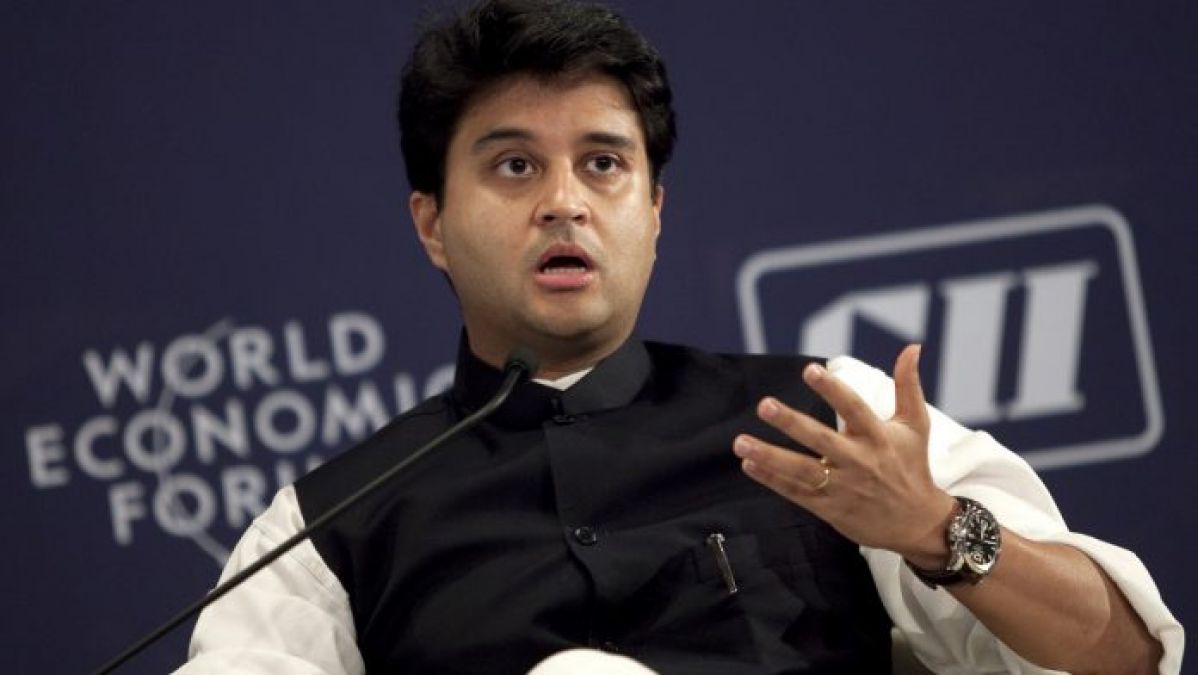 Jyotiraditya Scindia again challenges Kamal Nath government