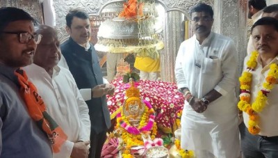 Fadnavis visits Baba Ramdev's samadhi in Rajasthan