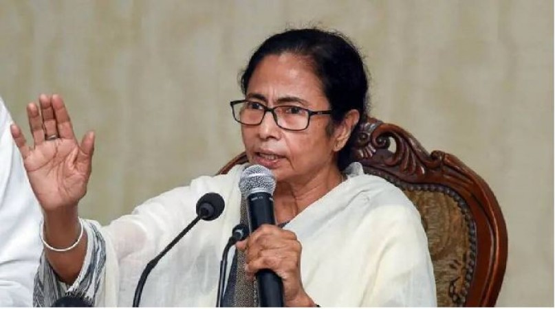 बांग्लादेश में हिन्दुओं का नरसंहार, सीएम ममता ने अपने अधिकारियों को किया अलर्ट