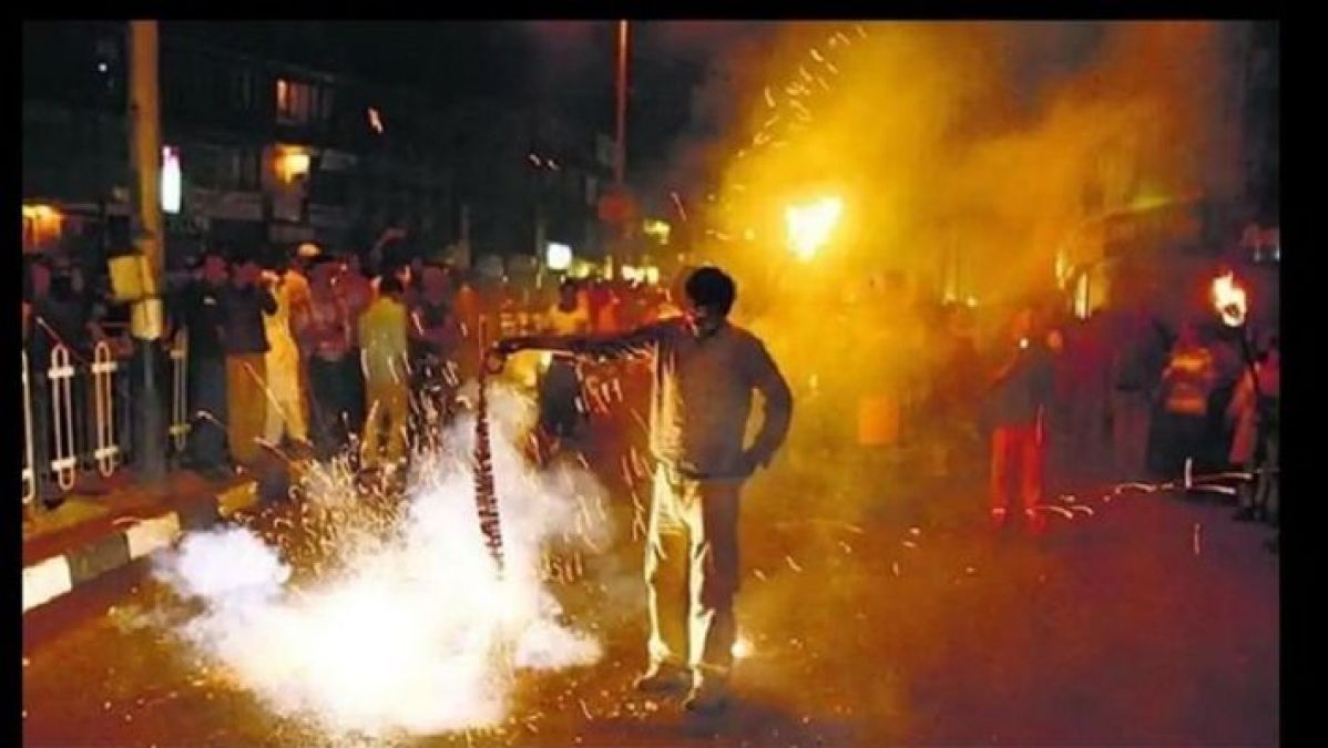 दिवाली पर पटाखे चलाने के लिए जारी हुई गाइडलाइन, अगर नहीं माने आदेश तो होगी कार्रवाई