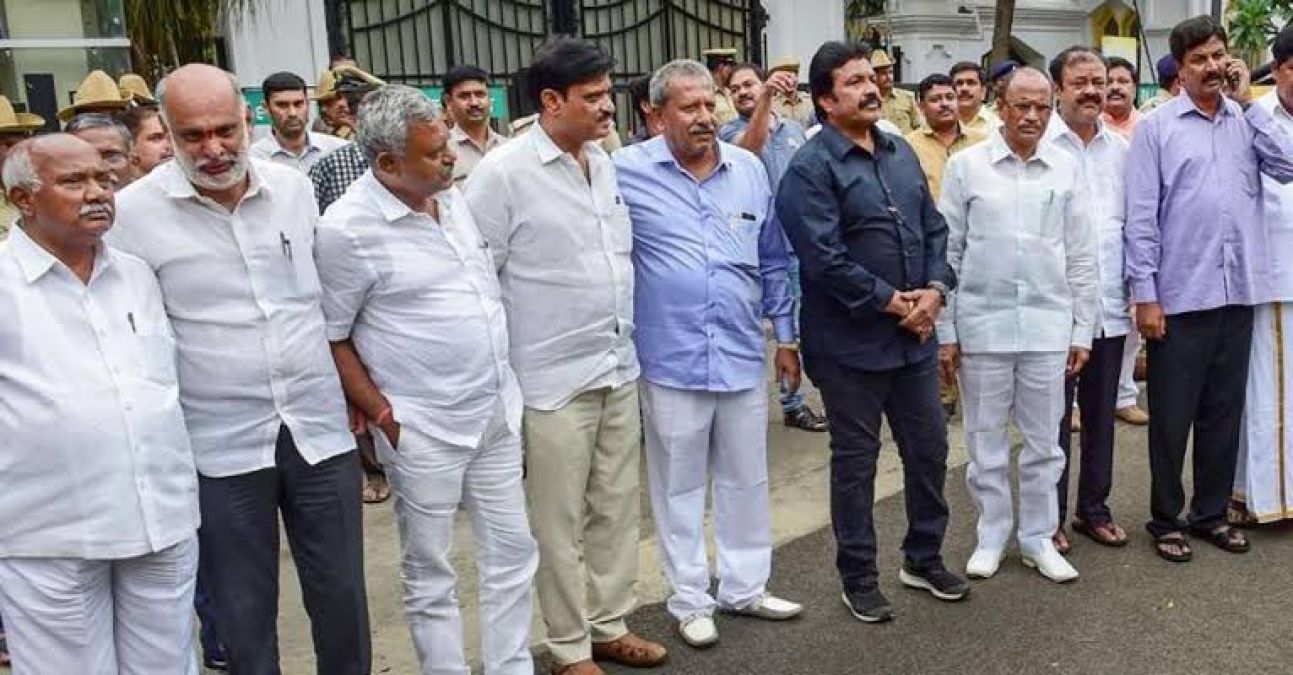 Karnataka: The top court will hear the petition of rebel MLAs today
