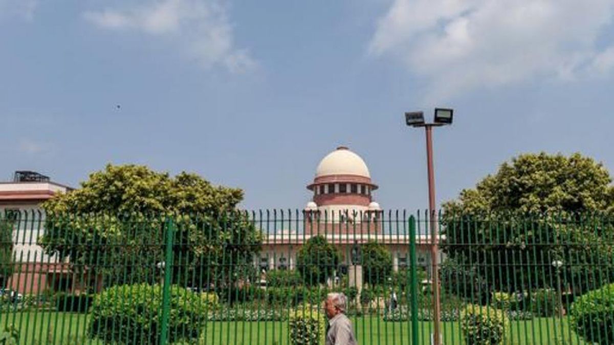Karnataka: The top court will hear the petition of rebel MLAs today