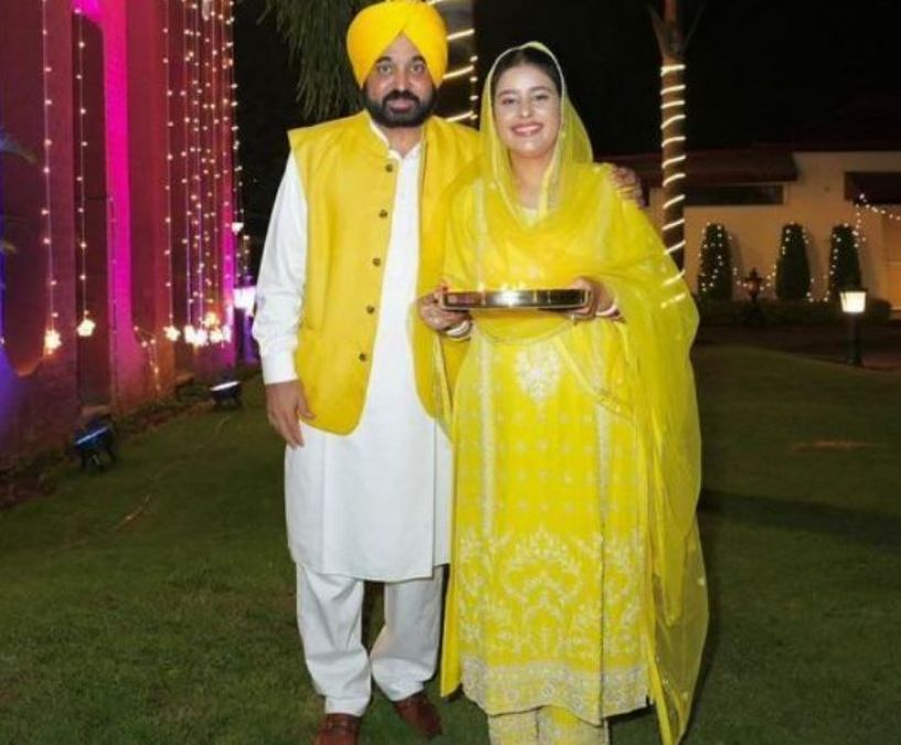 CM Mann celebrates first Diwali after marriage, see these tremendous pictures