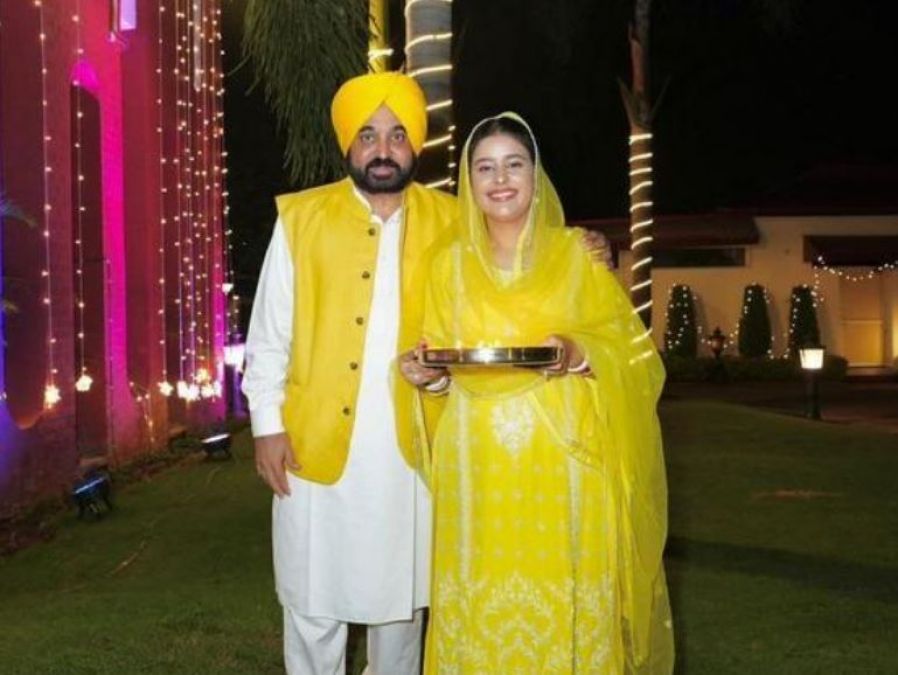 CM Mann celebrates first Diwali after marriage, see these tremendous pictures