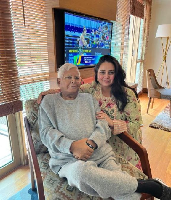 Lalu Prasad Yadav returns home after check-up in Singapore