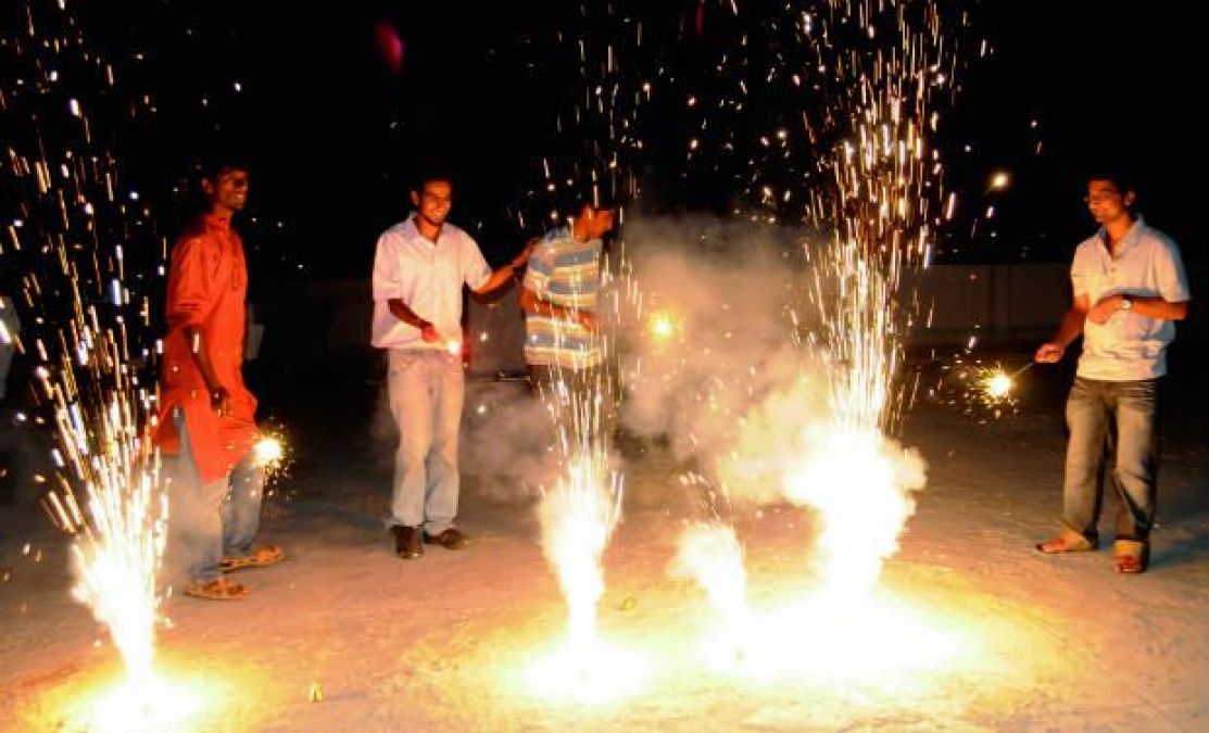 दिवाली पर सरकार का बड़ा फरमान, मात्र दो घंटे ही फोड़ सकेंगे पटाखे