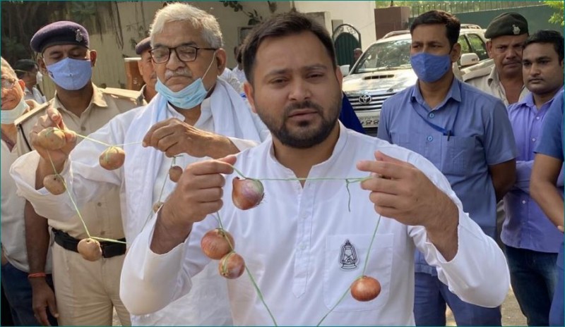 Tejashwi Yadav campaigning with onion garland, says 'BJP government has killed'