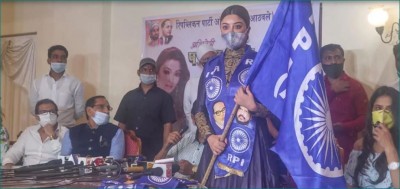 Athawale praises actress Payal Ghosh after she joined his Political party