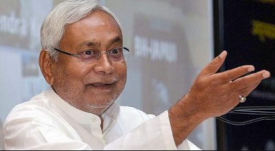 Bihar elections: Nitish Kumar takes dig at Tejasvi and Lalu Yadav