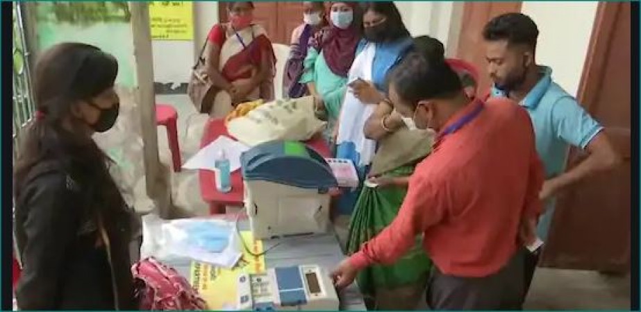 Bihar election: 7.35% voting done till 10 pm, 2 people died during voting