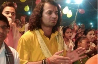 Tej Pratap Yadav's devotion impressed people, apart from receiving the offerings of Annakoot did this