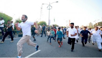 भारत जोड़ो यात्रा: बच्चों संग रेस लगाते नज़र आए राहुल गांधी, वायरल हुआ Video