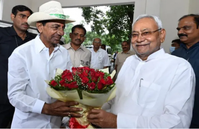KCR met Nitish to tell him how to make Bihar Hindu-free and PFI-enabled: Giriraj Singh