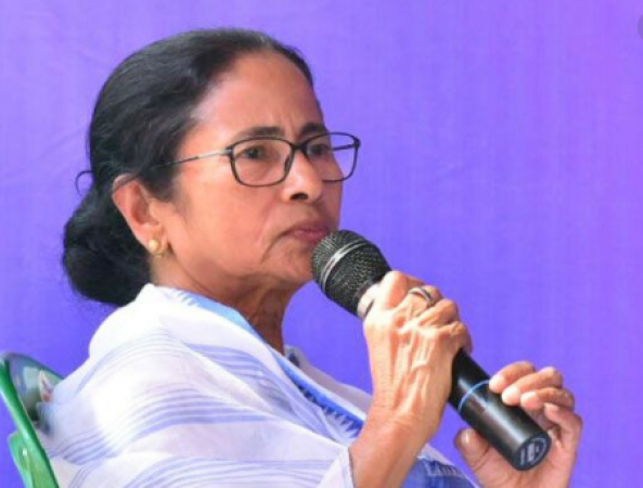 CM Mamata writes a song in praise of policemen serving people in corona epidemic
