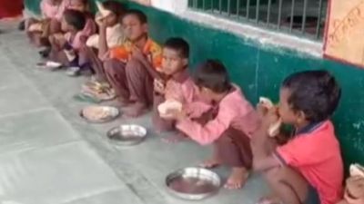 मिड डे मील में बच्चों को नमक-रोटी देने का मामला, दो लोगों पर FIR दर्ज