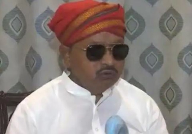 Controversial JDU MLA strolling in underwear-ganji in train now says this over a clarification