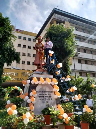 आधुनिक इंदौर के संस्थापक की जन्म स्मृतितिथी पर महापौर ने किया माल्यार्पण