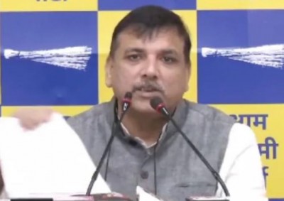 Sanjay Singh publicly tore LG's legal notice, said- Lt Governor is biggest 'corrupt'