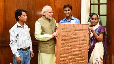 Wrote entire Hanuman Chalisa on wooden board, Sandeep Soni wishes to give this gift to CM Yogi