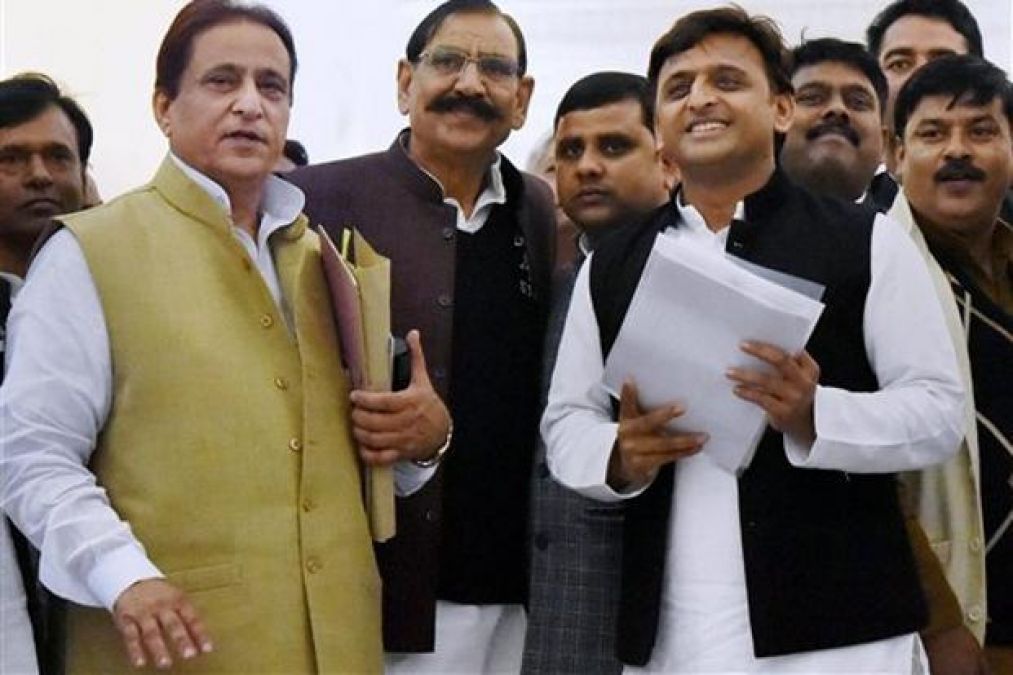Akhilesh to rally in support of Azam, Mulayam gave a call