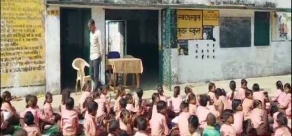 स्कूलों में राष्ट्रगान से गायब हुआ 'उत्कल बंग' शब्द, कांग्रेस बोली- 'बंगाल हार का दर्द नहीं भुला पा रही भाजपा'