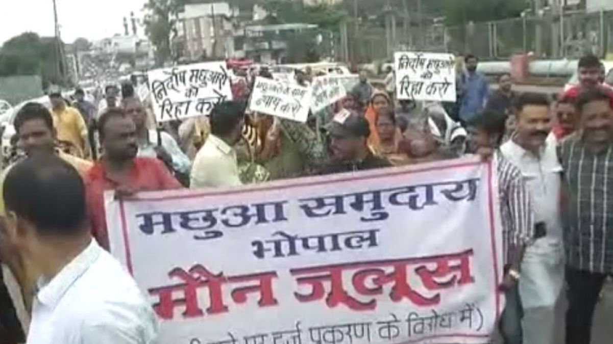 Bhopal boat accident: Fishermen's society landed on the streets against the administration's action