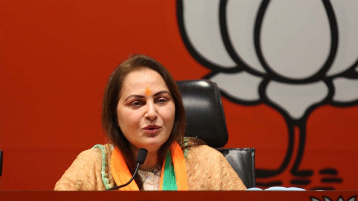 Jaya Prada attacks Azam Khan, says,' only small room can be built by begging'