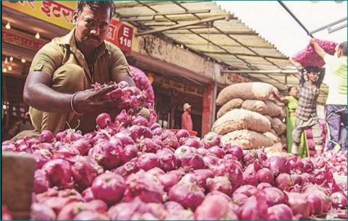 Farmers, businessmen unhappy with govt’s decision of ban on onion export