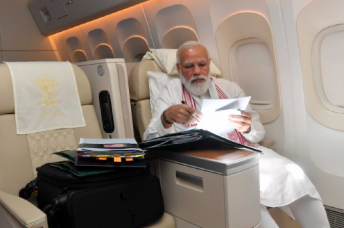 Congress posts Manmohan Singh's old foreign flight pics, says ‘harder to copy’