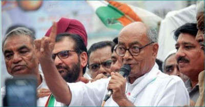 'Muslims have 4-4 wives with dozens of children': Digvijay Singh