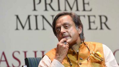Tharoor tweeted to show popularity of Nehru and Indira, but made a big mistake