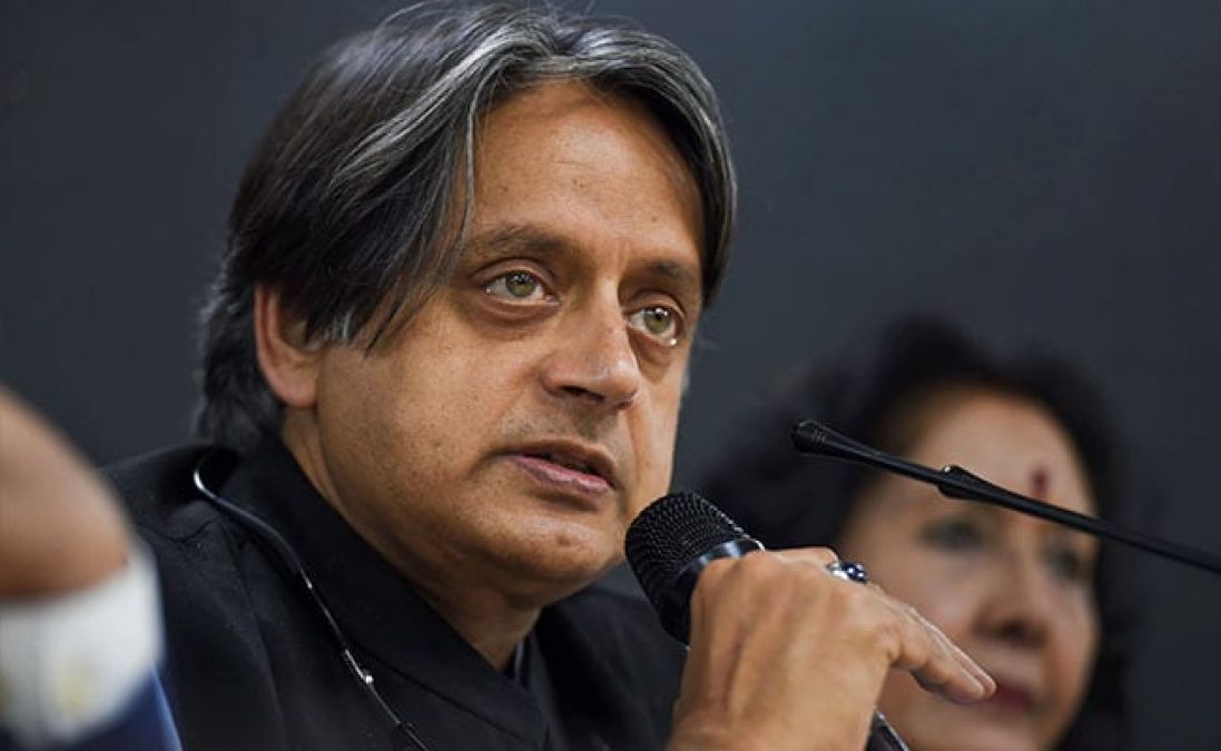 Shashi Tharoor tweeted again, says this about PM Nehru's visit to America