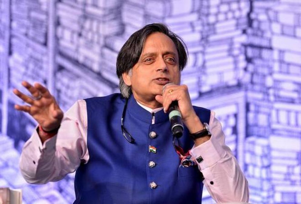 Shashi Tharoor tweeted again, says this about PM Nehru's visit to America
