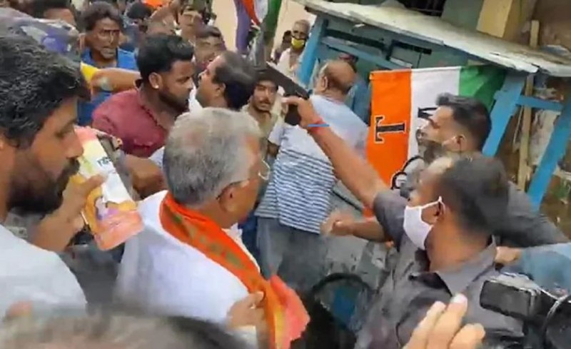 Attack on BJP leader Dilip Ghosh in Bhavanipur during election campaign