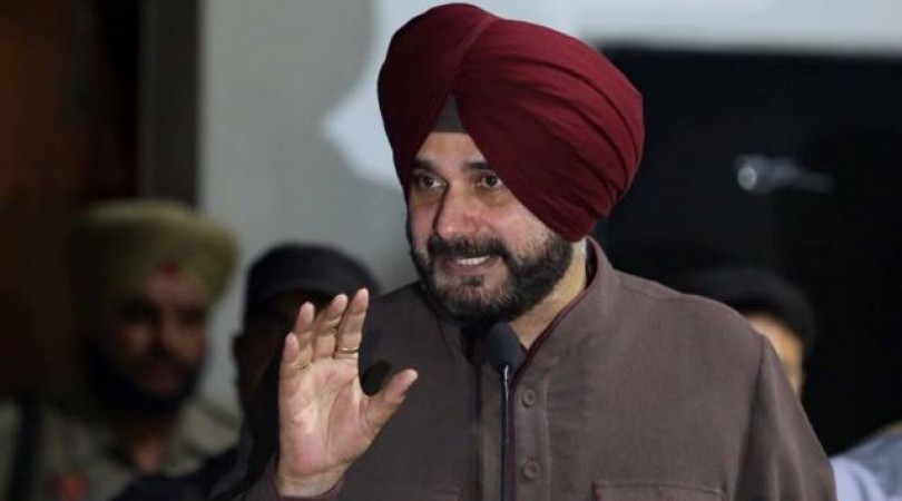पंजाब कांग्रेस अध्यक्ष पद से नवजोत सिंह सिद्धू ने दिया इस्तीफा