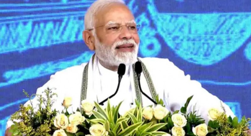 PM Modi flags off the Vande Bharat train, said- 'Ahmedabad won my heart'