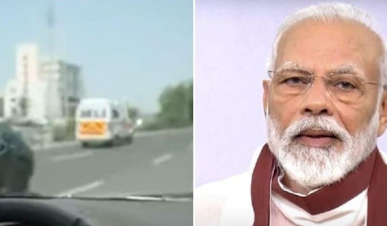 Gujarat: PM Modi stops his convoy to give way to Ambulance