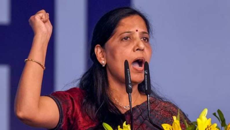 'सुनीता केजरीवाल गोंद हैं..', सीएम की पत्नी को लेकर ऐसा क्यों बोले दिल्ली के मंत्री सौरभ भरद्वाज ?