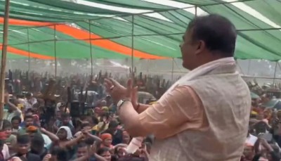 चुनाव प्रचार के बीच अचानक डांस करने लगे CM हिमंत बिस्व सरमा, वायरल हुआ VIDEO