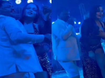 शादी समारोह में नाच रही बार बालाओं के साथ अचानक गंदी हरकत करने लगे 'नेताजी', वायरल हुआ VIDEO