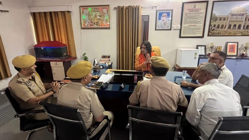 थानेदार की कुर्सी पर बैठ बोले बीजेपी विधायक बालमुकुंद आचार्य-