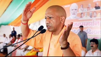 सीएम योगी के दौरे से पहले बहराइच में विस्फोटक बरामद, 700 साल पुरानी मजार पर चला बुलडोजर