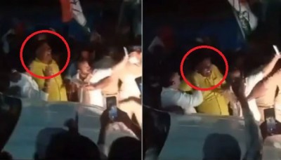कर्नाटक के डिप्टी सीएम शिवकुमार ने बीच सड़क पर कांग्रेस नेता अलाउद्दीन को जड़ा थप्पड़, Video हुआ वायरल