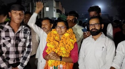 Deputy Collector Nisha Bangre resigns Will The Congress Change Its Candidate?