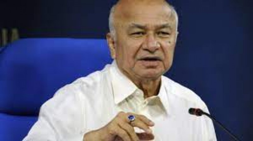 sushil shinde handed over the legacy of politics to his daughter gave a hint on lok sabha election seat